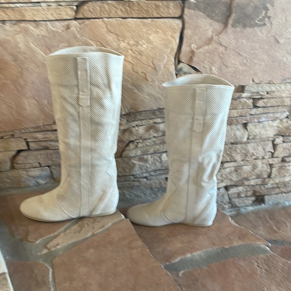 Brand New W/Tags. Sundance Perforated Dixie Boots. Cream / Size 6 (38)
